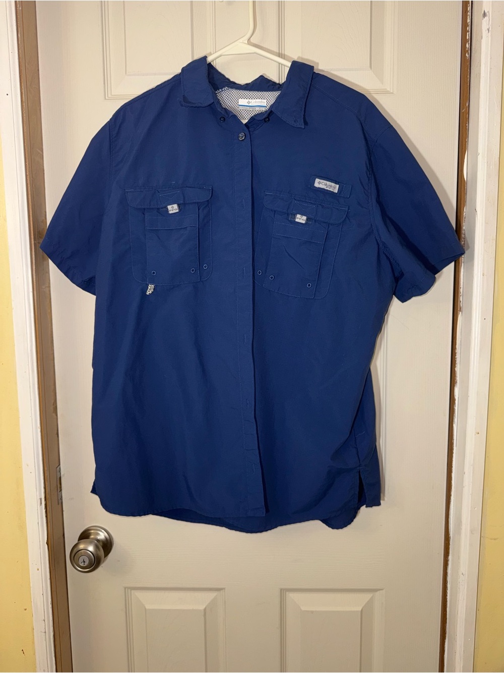 Columbia Men's Short-Sleeve Button-Down Shirt in Navy Blue